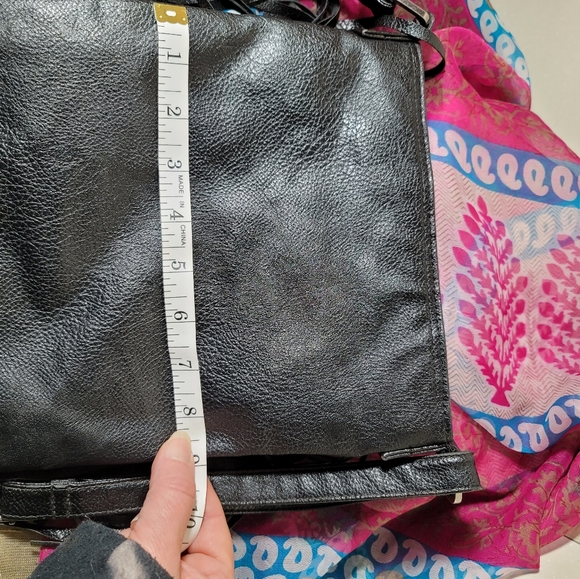 Pre-loved.  ROXY black fringed crossbody bag. (91) - Picture 5 of 6